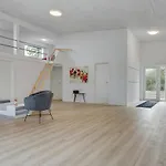 12 Bedroom In *