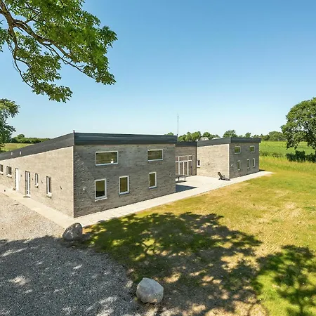 12 Bedroom In *