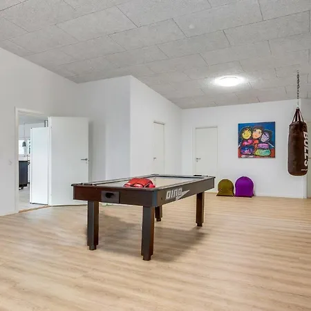 12 Bedroom Nice In